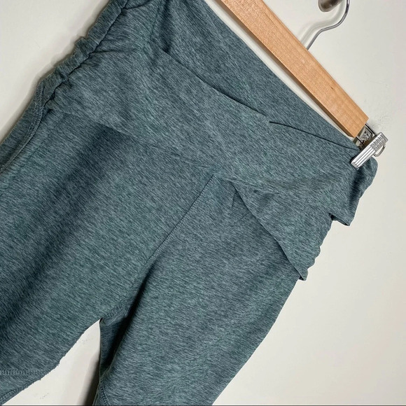 Free People Movement Heathered Green Gathered Crossover Hang Ten Legging Medium - Picture 3 of 8